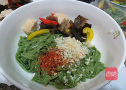 油泼辣椒菠菜面的做法图解12