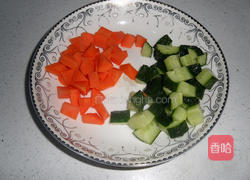 黄瓜拌杏仁的做法图解1