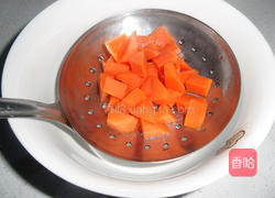 黄瓜拌杏仁的做法图解3