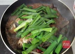 葱酥鲫鱼的做法图解13