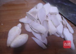 鱼丸菌类海鲜汤的做法图解3