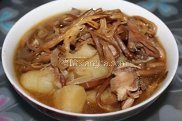 黄花菜土豆炖鸡块