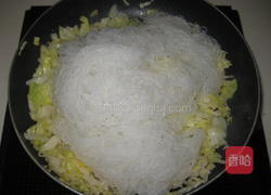 粉丝炒包菜的做法图解7