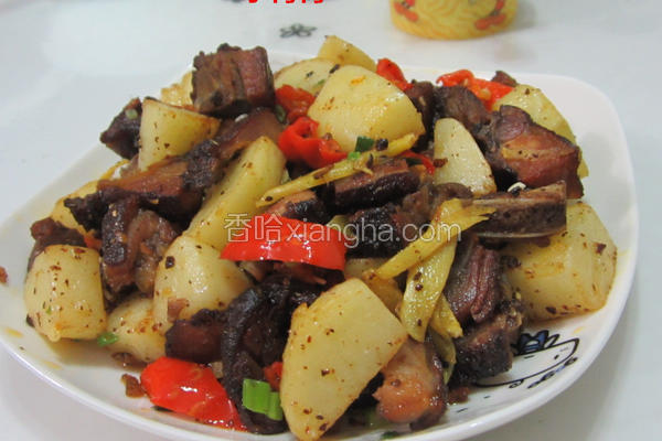 土豆丁炒腊鸡腿