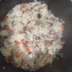 电饭锅蘑菇焖饭的做法[图]