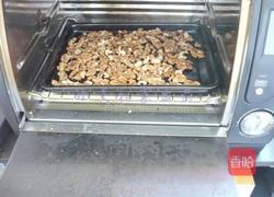 琥珀核桃仁的做法图解2