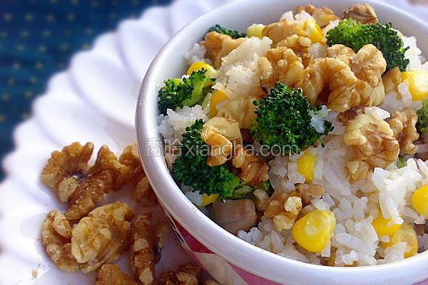 核桃鸡肉糯米饭