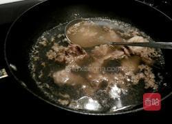 冬菇瘦肉木耳汤的做法图解2