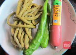 咸豆角炒肉花肠的做法图解1