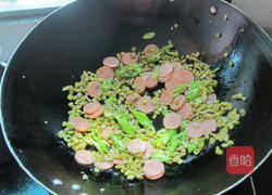咸豆角炒肉花肠的做法图解6
