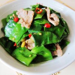 猪耳豆角炒肉片的做法[图]
