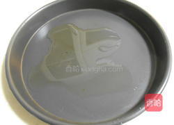 黑椒蟹棒披萨的做法图解3