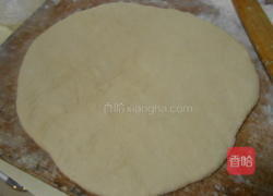 黑椒蟹棒披萨的做法图解4