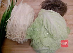 砂锅丸子汤的做法图解1