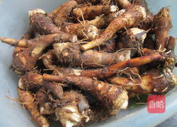 蒸毛芋头的做法图解1