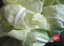 香煎翠绿包菜卷的做法图解2