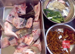 虫草蒸鳙鱼头的做法图解2