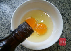 雪菜香干炒鸡蛋的做法图解2