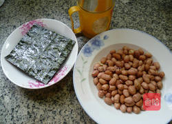 芝麻海苔花生仁的做法图解1