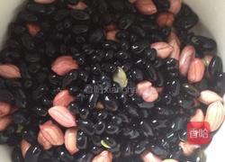 黑豆花生奶茶的做法图解1