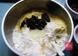 玫瑰红枣小窝头的做法图解1