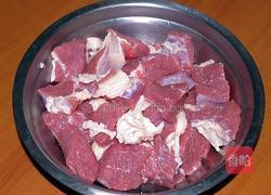 胡萝卜炖牛腩的做法图解1
