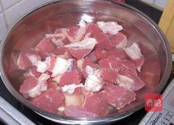 胡萝卜炖牛腩的做法图解2