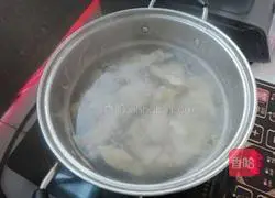 石斛花鸡汤的做法图解3