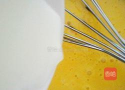 草莓酸奶慕斯蛋糕的做法图解3