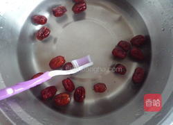 花生黄豆红枣汤的做法图解2