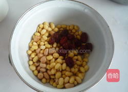 花生黄豆红枣汤的做法图解3