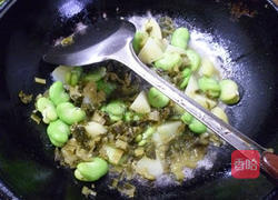 雪菜蚕豆炒土豆的做法图解9