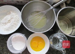 芝麻戚风蛋糕的做法图解1