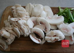 口蘑炒肉片的做法图解3