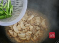 口蘑炒肉片的做法图解8