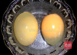 雷椒松花皮蛋的做法图解1