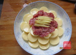 豆腐蒸香肠的做法图解2