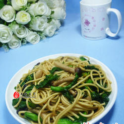 菜心蟹味菇炒面的做法[图]