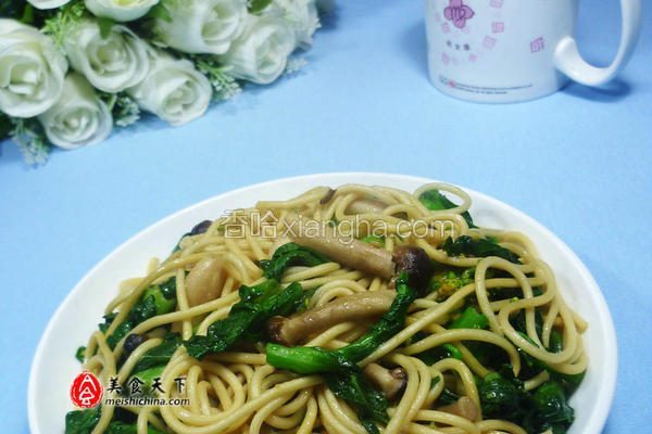 菜心蟹味菇炒面