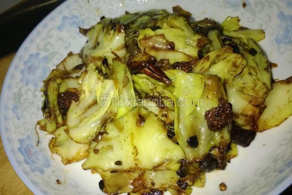 炝炒手撕包菜腊肠