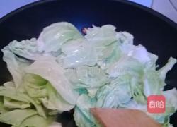 炝炒手撕包菜腊肠的做法图解4