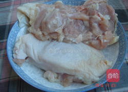 鸡肉烧芋头的做法图解1