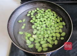 蚕豆炒虾仁的做法图解3