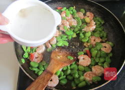 蚕豆炒虾仁的做法图解8