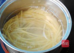 黑椒牛肉炒意面的做法图解2