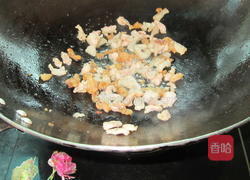 猪油渣炒蒜苗的做法图解3