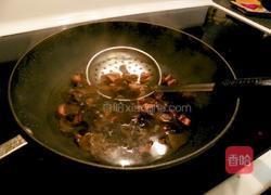 冬菇木耳盖烧豆腐的做法图解1