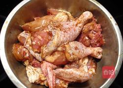 啤酒炖鸡的做法图解1