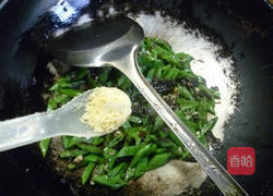 橄榄菜炒油豆角的做法图解7