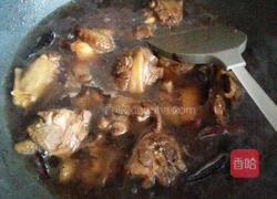 小鸡炖红蘑的做法图解8